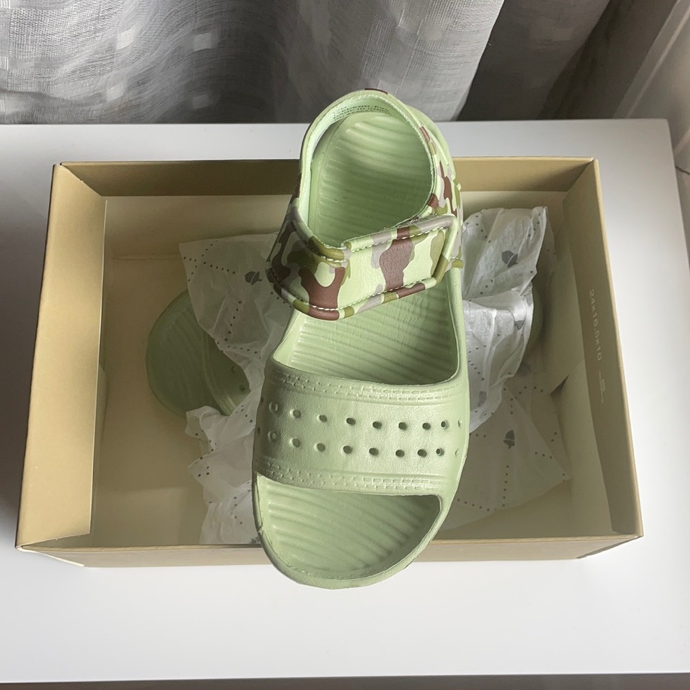 NWT tucker Tate sandals